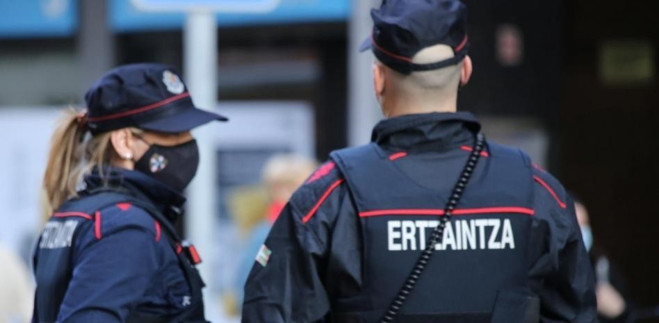 Getxoko ikastetxe bateko irakasle bat ikertzen ari dira lau adingaberi sexu-abusuak egitea egotzita