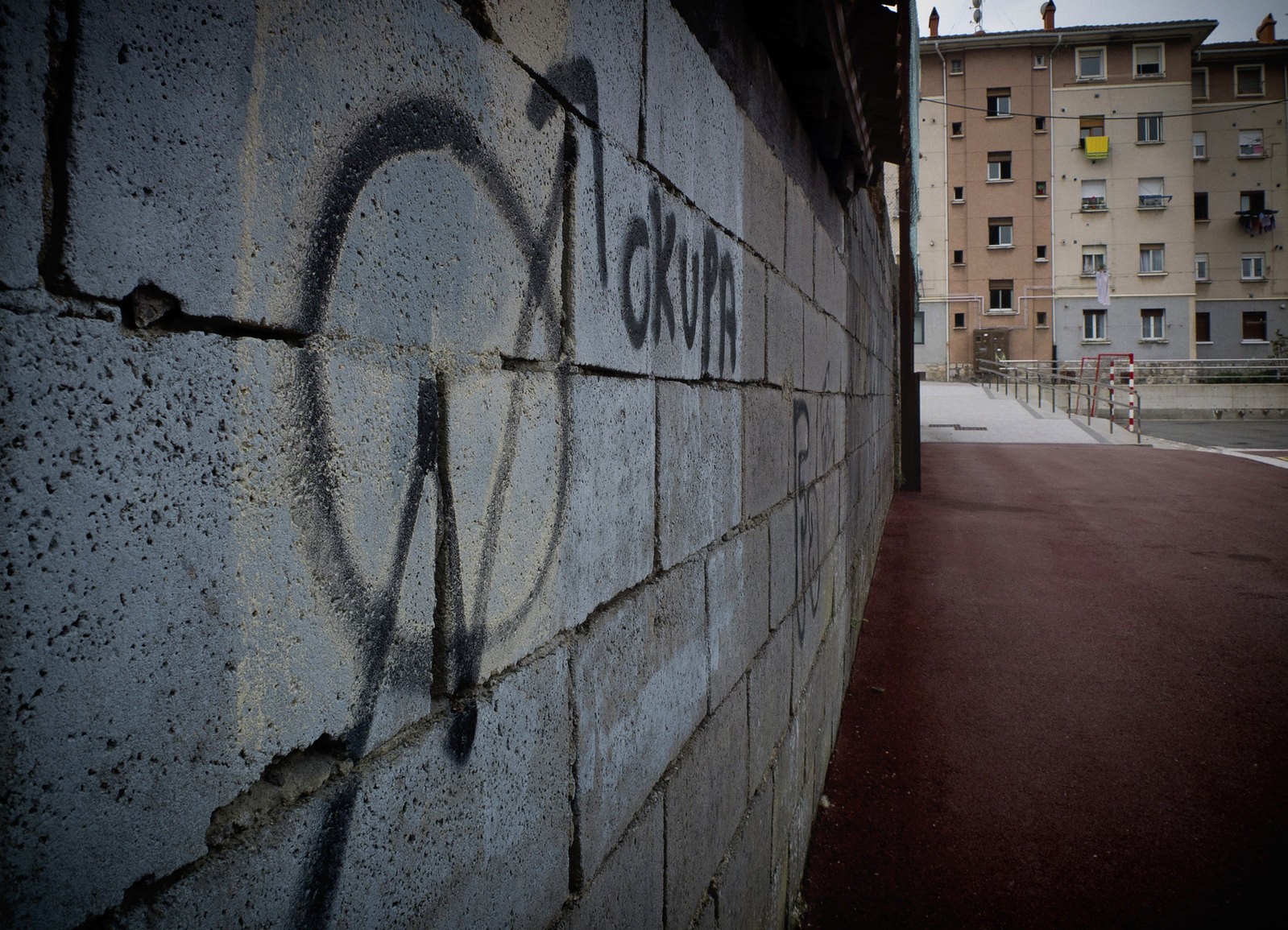 Okupazioa, arazo soziala ala interes politikoa?