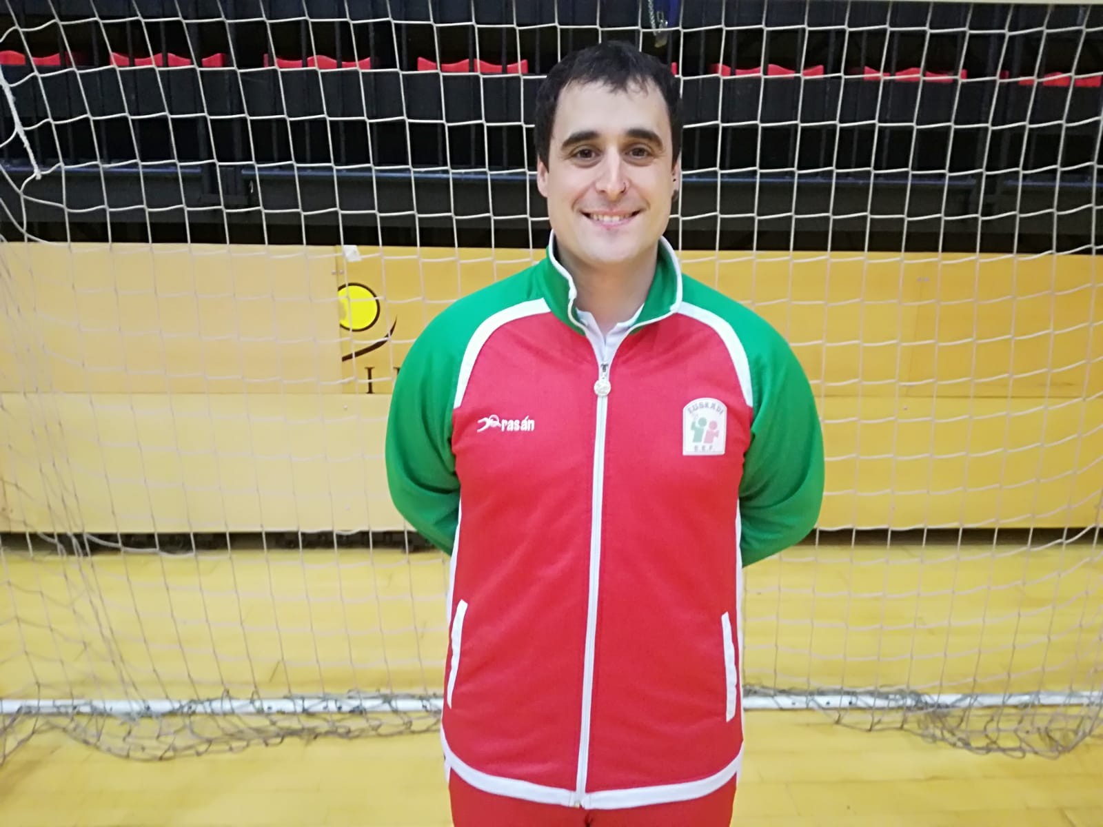 Asier Abad, Urduliz Eskubaloia taldeko entrenatzailea: "Gure ametsik onenetan ere ez genuen espero lortutakoa"