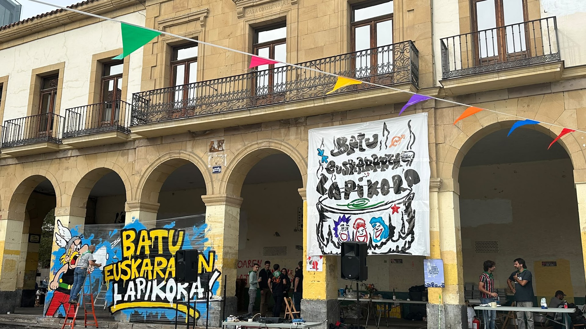 Euskara lapikoan, festa kalean!