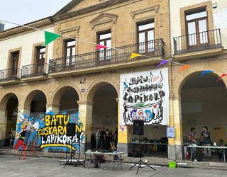 Euskara lapikoan, festa kalean!