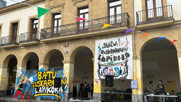Euskara lapikoan, festa kalean!