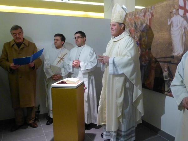 Izeta apezpikuak bedeinkatu du San Bartolome elizako kolunbarioa