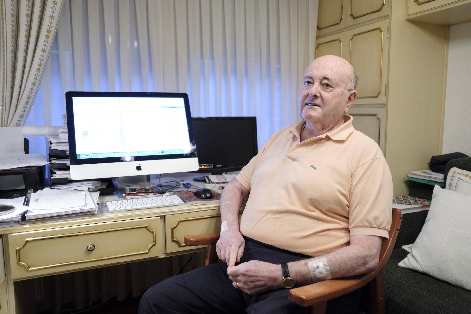 Txetxu Aurrekoetxea: “Post-frankismoa desagertu arte gordeko dut nire liburua”