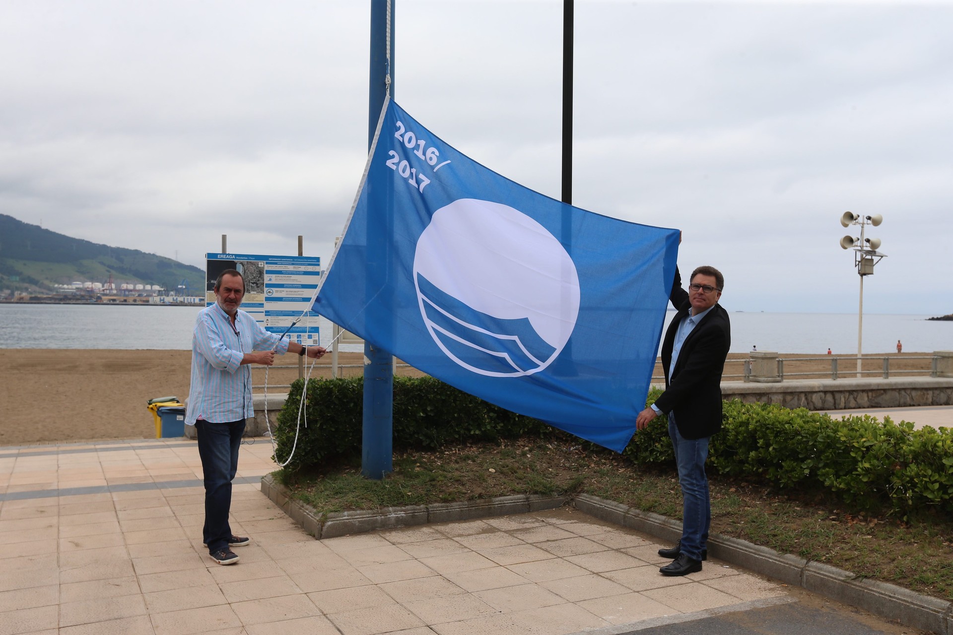 Bandera Urdina dute Ereagak eta Arrigunagak