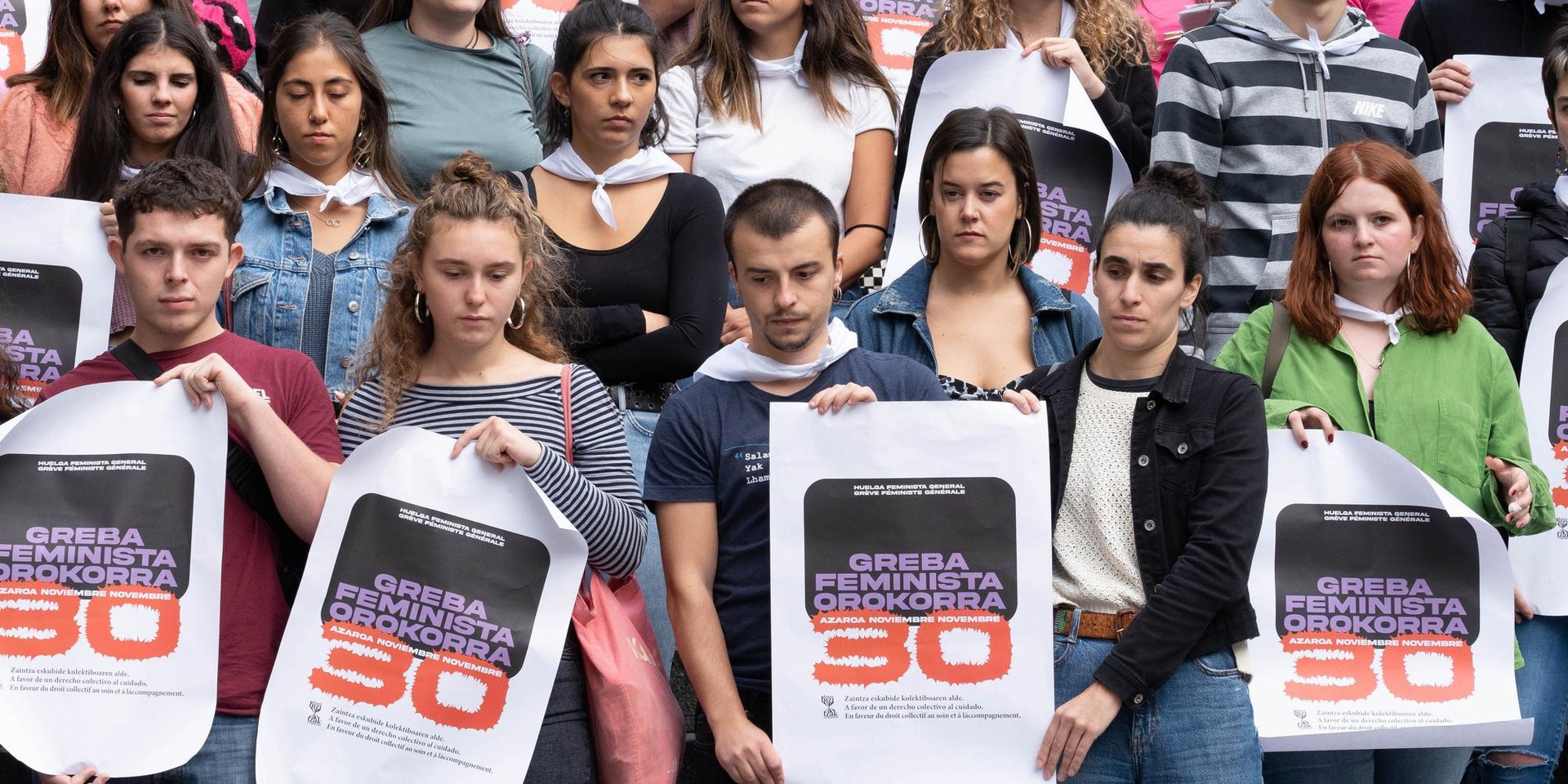 Uribe Kostako kaleetan mobilizazio ezberdinak antolatu dituzte greba feminista orokorrerako