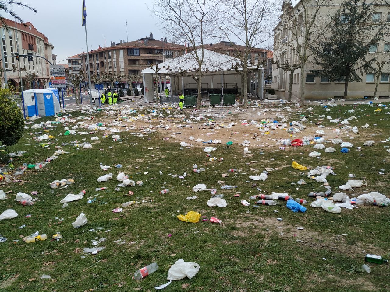 Sopelako Kuadrillak: "Lotsagarria eta tristea da domeka goizean Sopelak zuen irudia"