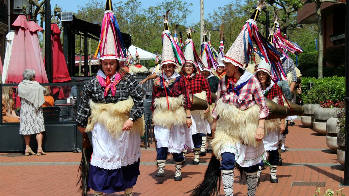 Meñakoz Kultur Elkarteak ateak ireki ditu Sopelan euskal kultura bultzatzen jarraituko duten kide berriak hartzeko