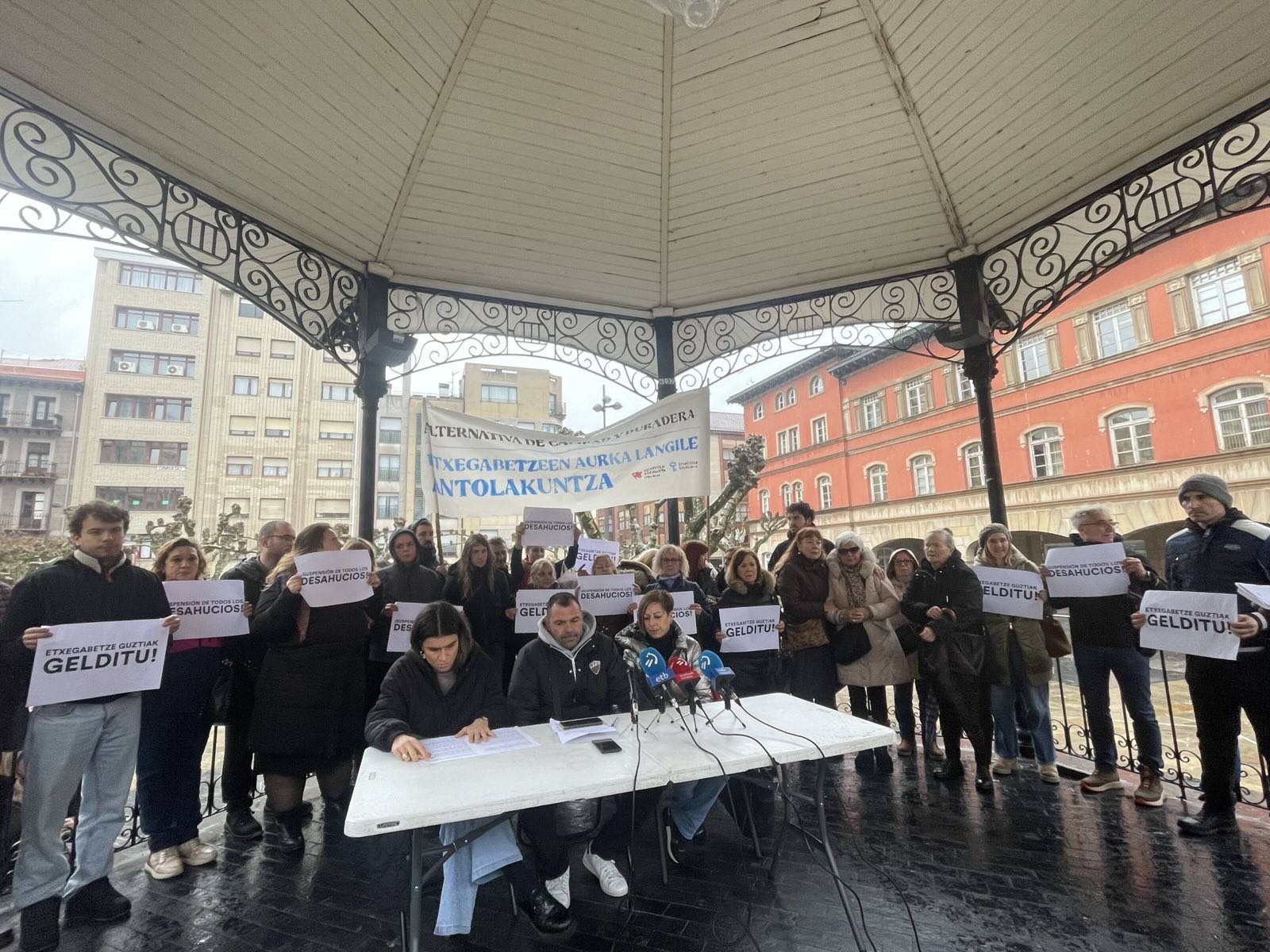 "Etxegabetze horiek ez ziren inolaz ere gertatu behar"