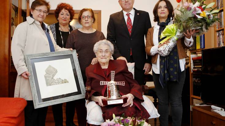 Algortako andre batek ehungarren urtebetetzea ospatu du gaur