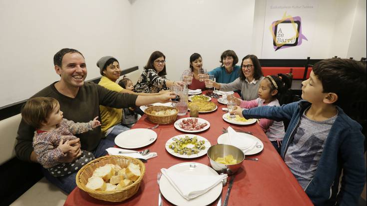 “Bizilagunak, aldameneko familia” ekimenerako izen-ematea, zabalik