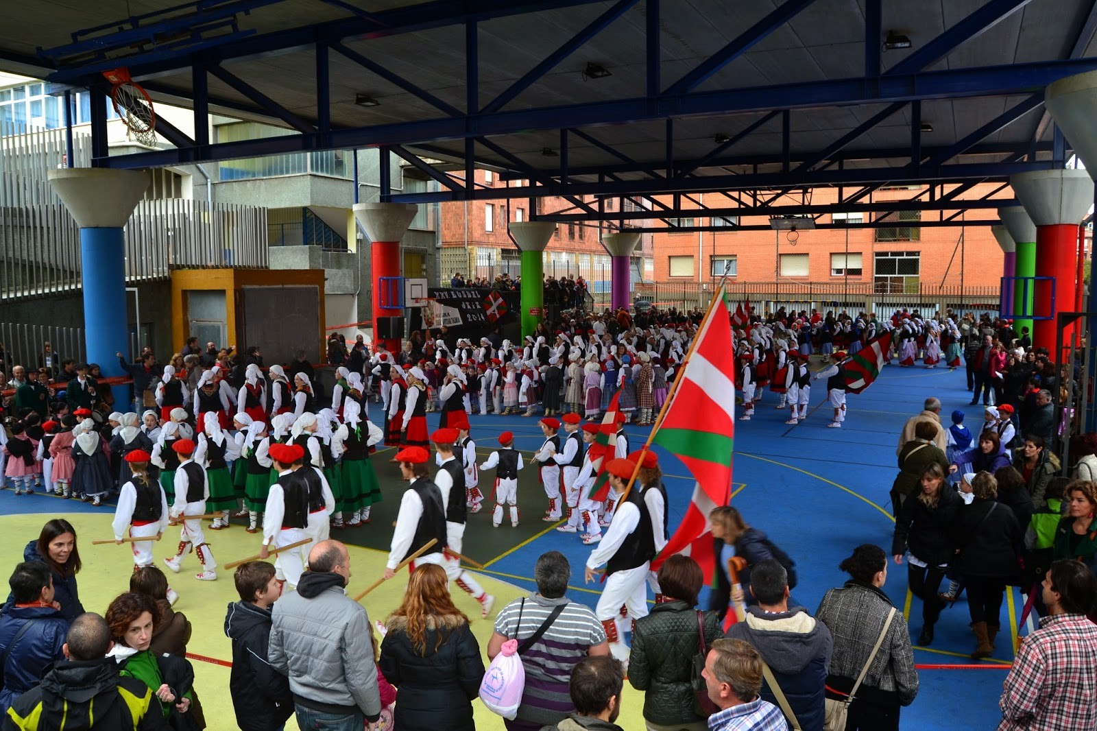 Hezetasuna auzoko jaiek badute egitaraua!
