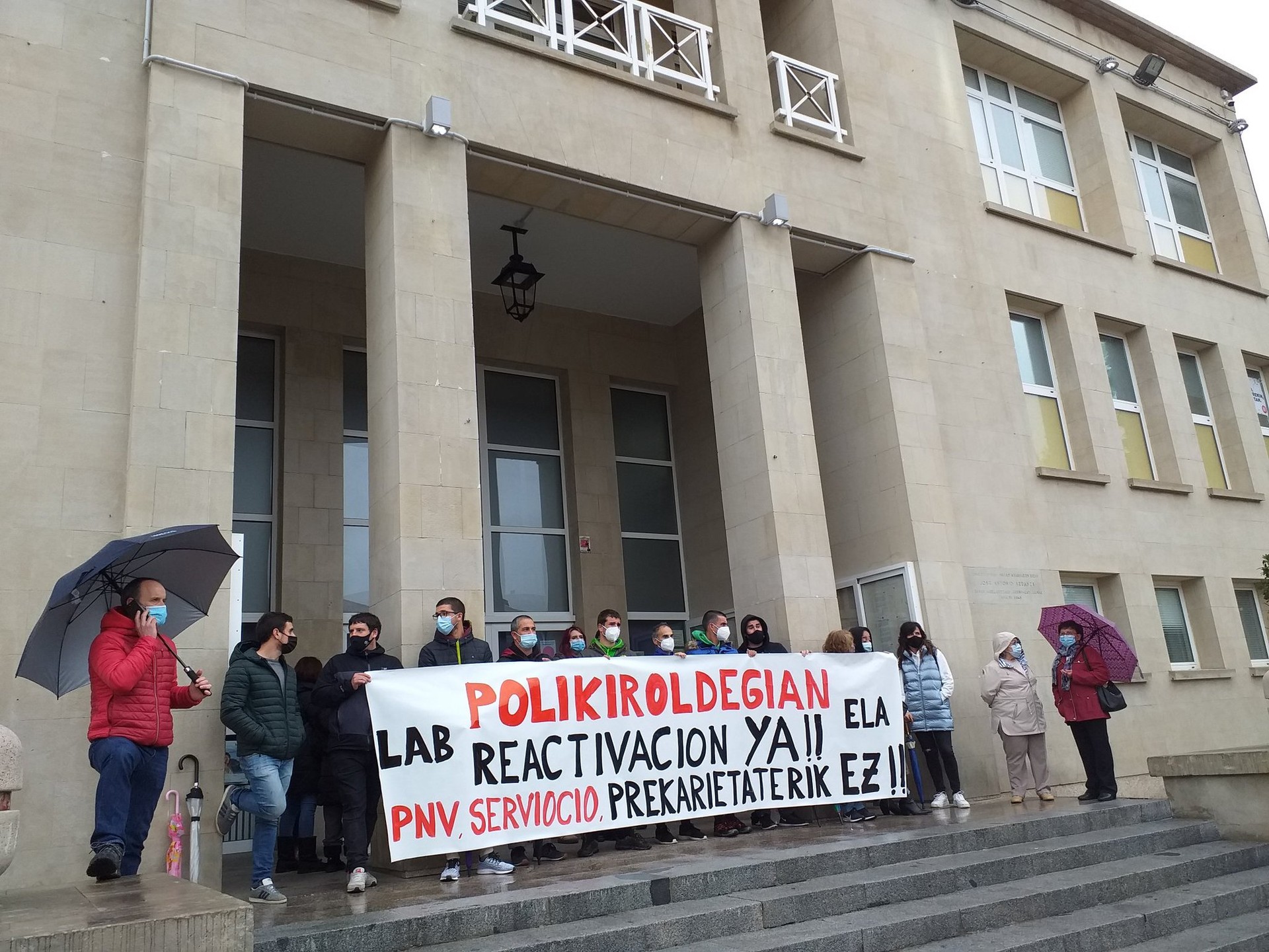 Sopelako kirol-instalazioetako langileek jarduera berraktibatzea exijitu dute