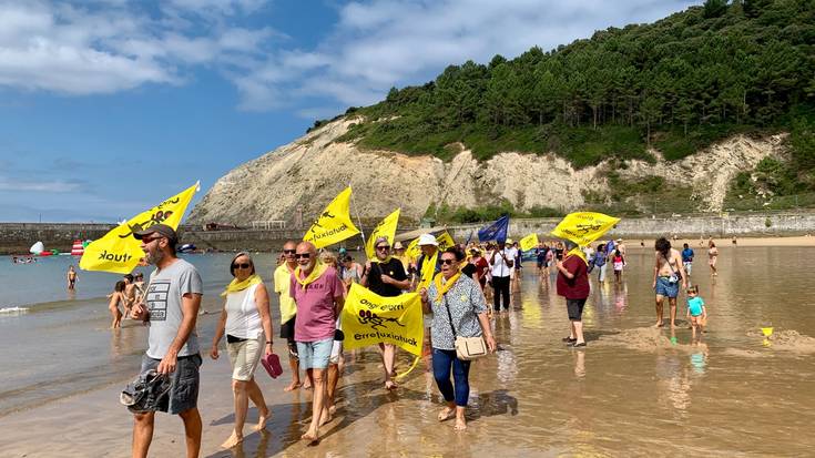 Europako eta tokiko gobernuen migrazio- eta harrera-politikak salatu ditu Marea Horiak