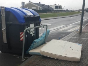 Alarma-egoeran gauden bitartean hondakin handirik kalean ez uzteko eskatu du Sopelako Udalak