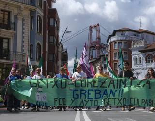 Getxoko lorezainak kalera atera dira berriro ere greban 79 egun egin ostean