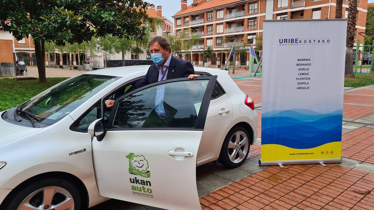 UKANAUTOk 15 urte bete ditu auto partekatua Uribe Kostan sustatzen