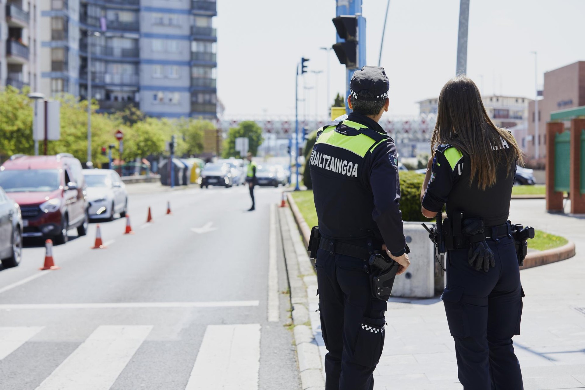 Leioako Udaltzaingoak bi pertsona atxilotu ditu Landabarrin indarkeriaz egindako lapurreta batengatik