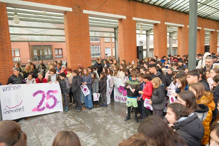 Indarkeria matxistaren aurkako aldarriak Uribe Kosta bete dituzte Emakumeen Kontrako Indarkeria Desagerrarazteko Nazioarteko Egunean