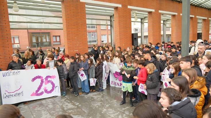 Indarkeria matxistaren aurkako aldarriek Uribe Kostako kaleak bete dituzte azaroaren 25ean