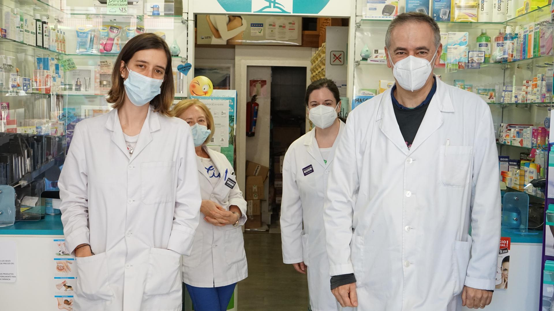 “Auzo denetan dagoen osasun-agentea da Farmazia”