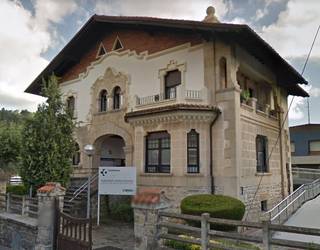 Plentziako Udalak zainketa-eredu publiko-komunitario bat sustatzeko ildo estrategikoak proposatu ditu