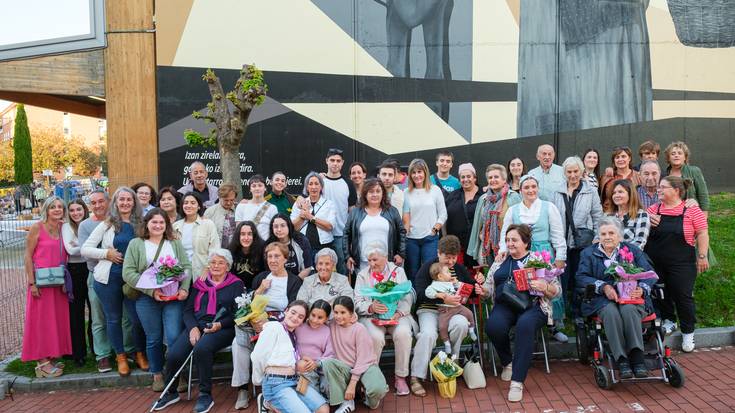 Familien sostengua ziren emakume baserritarrak eta bendejerak omendu dituzte Urdulizen