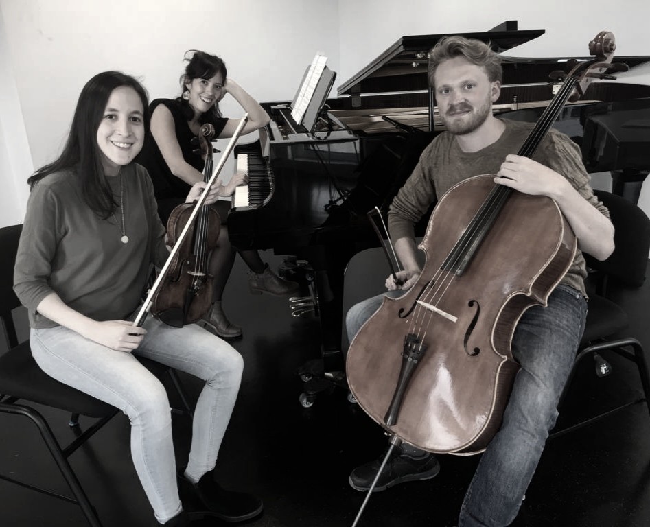 Sikter Brass eta Trio Camelot taldeen kontzertua Areetako Musika Eskolan