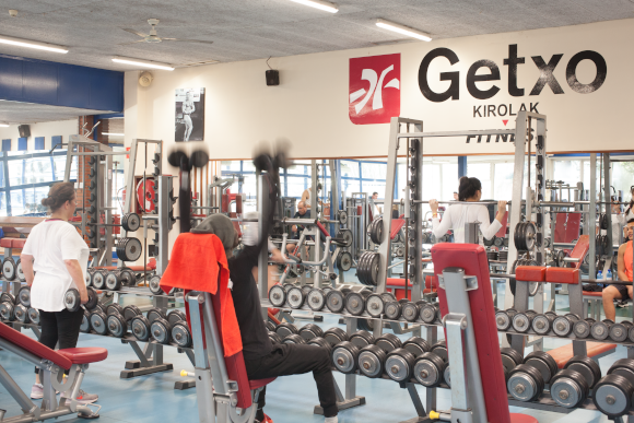 Eguaztenean zabalduko dituzte Fadurako fitness-gela, tenis- eta padel-pista estaliak eta pilotalekuak