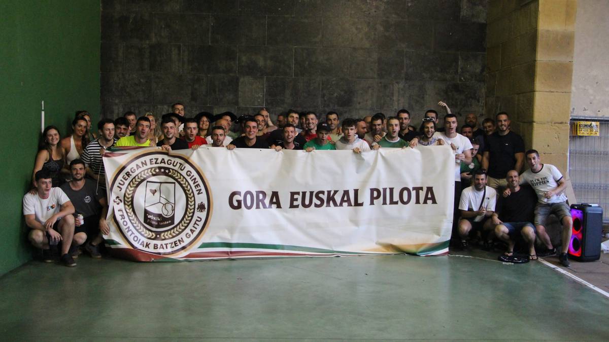 "Frontoia guztiona da, denok egiten dugu taldea"