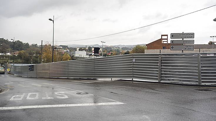 Astrabuduko lur azpiko parkingaren lanak hasi dira