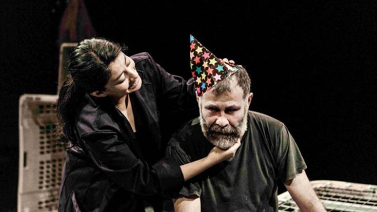 Heldunetzako antzerkia: "Atzerrian lurra garratz"