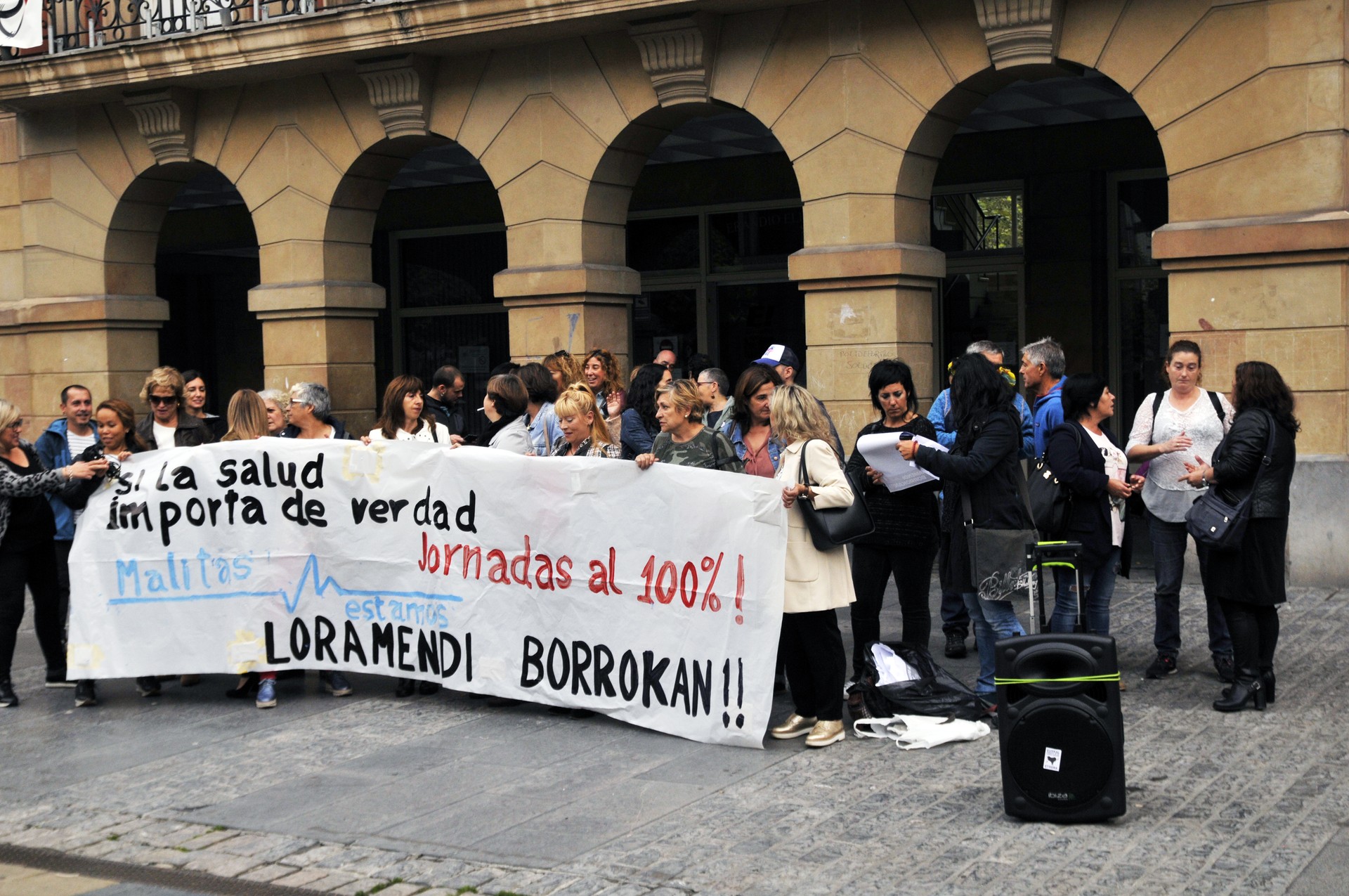 Greba mugagabea hasi dute Loramendiko langileek