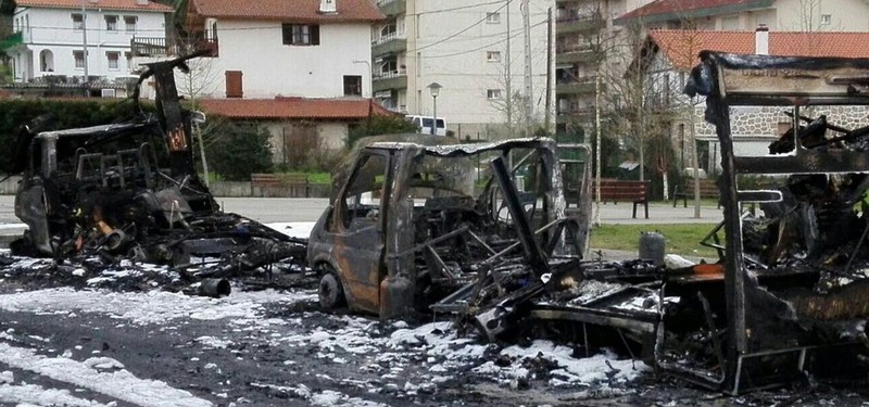 Sute batek autokarabana bi kiskali ditu Urdulizen