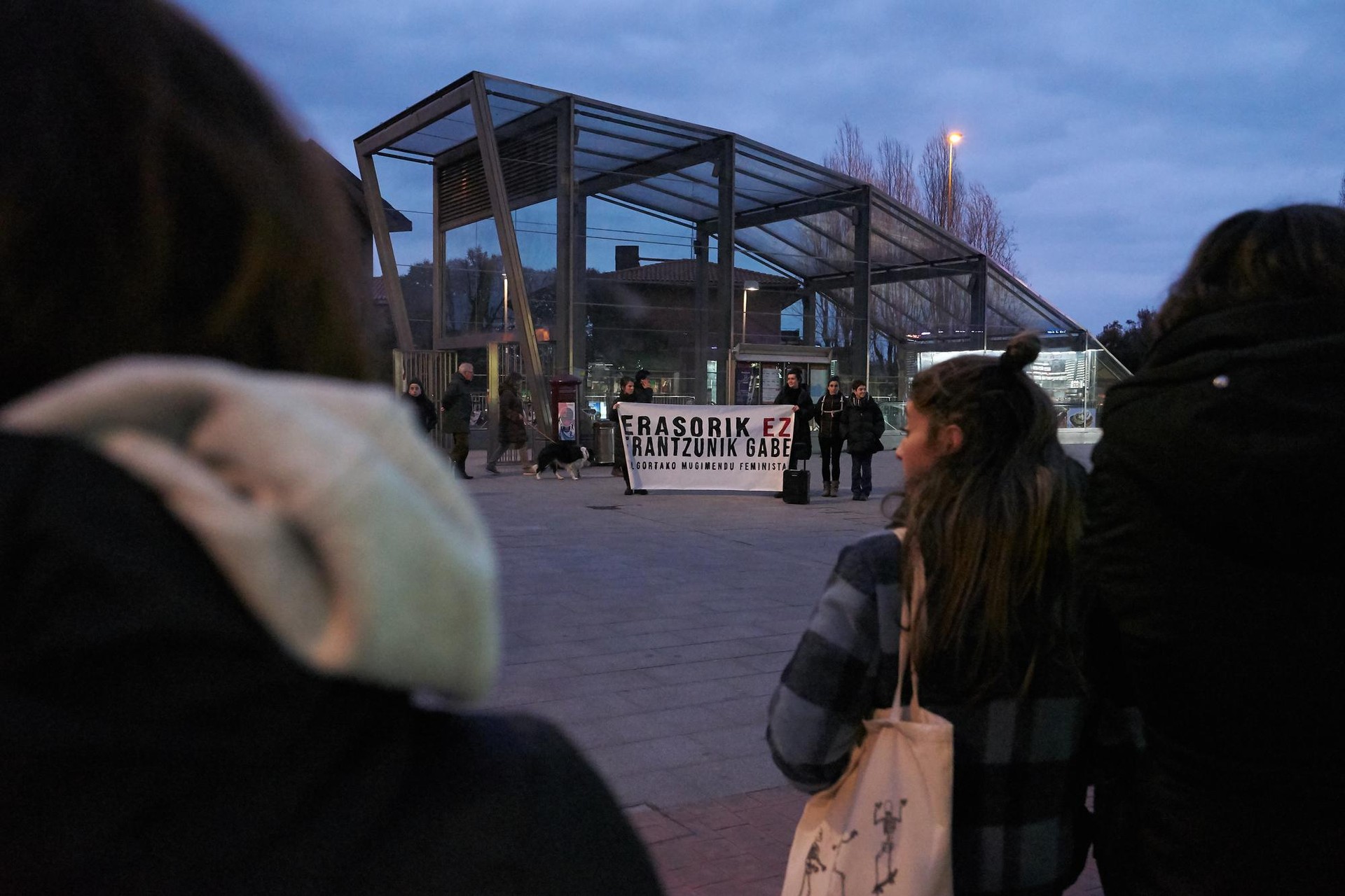 Zapatukoa bezalako eraso gehiagorik onartuko ez dutela azpimarratu dute Algortako Mugimendu Feministako kideek