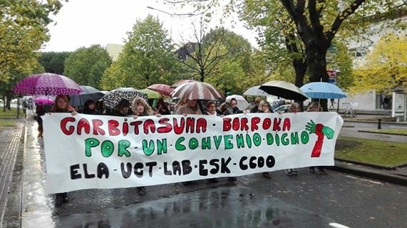 EHUko eta hezkuntza publikoko garbitzaileak greban daude