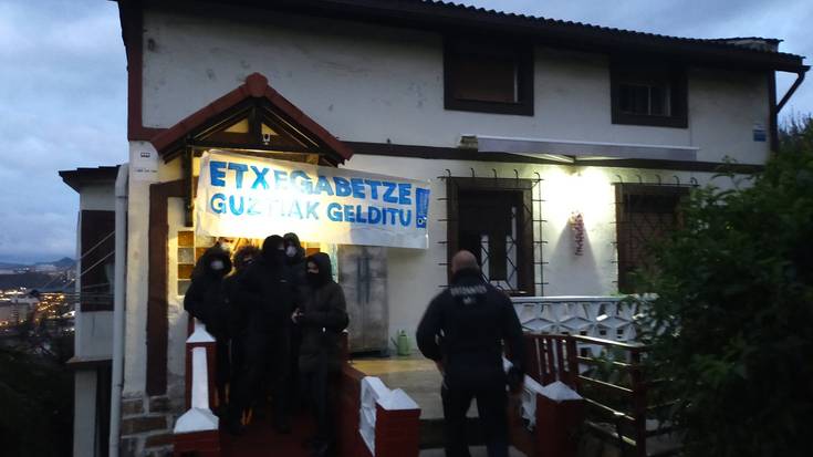 Erandioko hiru familia etxegabetu gura dituzte gaur