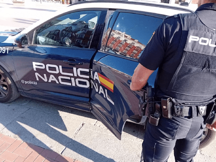 Espainiako Poliziak gutxienez hiru lagun atxilotu ditu Astrabuduan egindako operazio batean