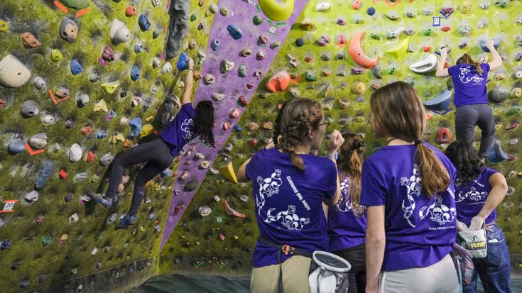 200 neska eta emakumek parte hartu dute Girl Climbing Party eskalada topaketan