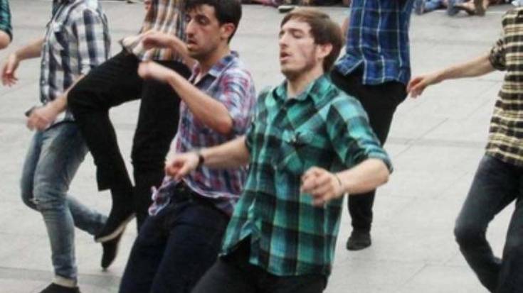 Euskaraldiaren aurkezpena eta Tio Teronen Semeak taldearen emanaldia