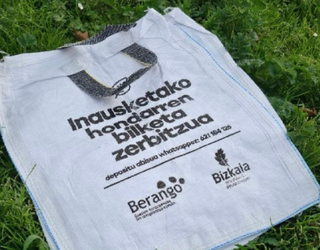Berangoko Udalak inausketa-hondarrak errefusaren edukiontzian ez uzteko eskatu du
