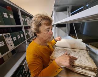 Plentziaren historiako 10.000 dokumentu baino gehiago gordetzen dira udal-artxiboan