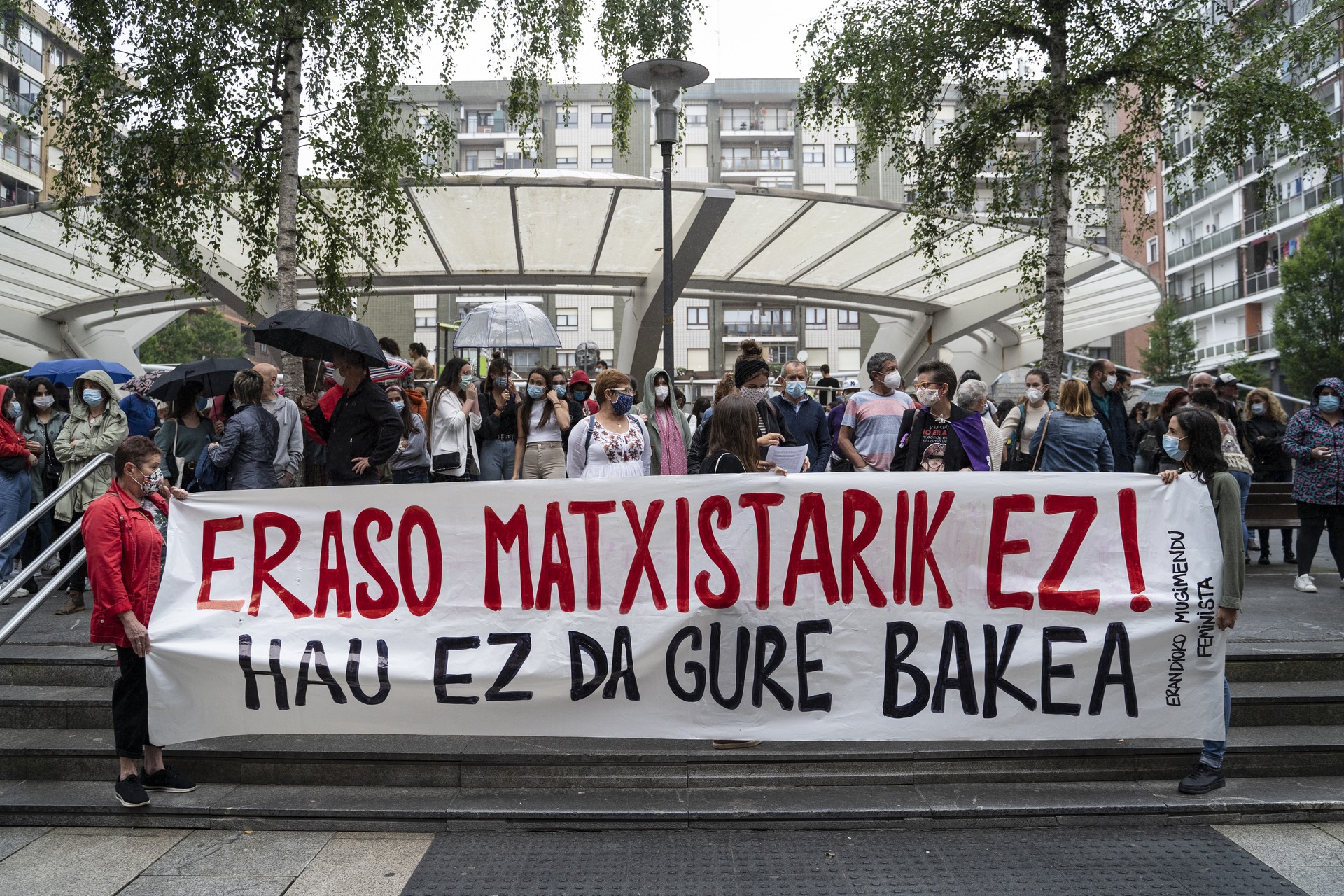 "Pasibotasunak konplize egiten zaitu", aldarrikatu dute Erandioko azken eraso matxistaren aurkako elkarretaratzean
