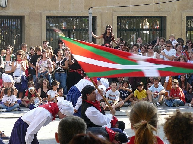 Zapatu eguerdian isiotuko dute aurtengo saninazioen suziria Algortan
