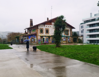 Berangoko Udalak Uribe Kostako Mankomunitateari lursail bat eskaini dio eguneko zentroa eraikitzeko