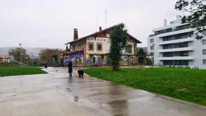 Berangoko Udalak Uribe Kostako Mankomunitateari lursail bat eskaini dio eguneko zentroa eraikitzeko