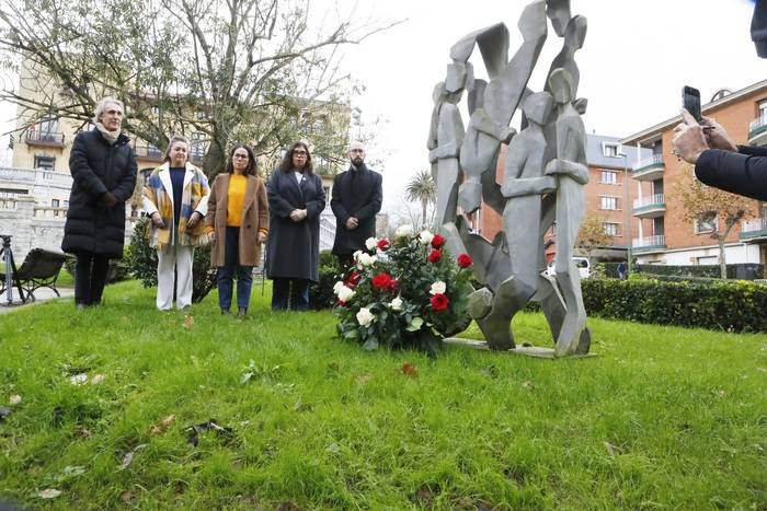 Terrorismoaren biktima "guztiei" omenaldia egin diete Getxon