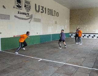 Eskupilota eta elkartasuna uztartu dituzte Algortako I. Etxera Txapelketan