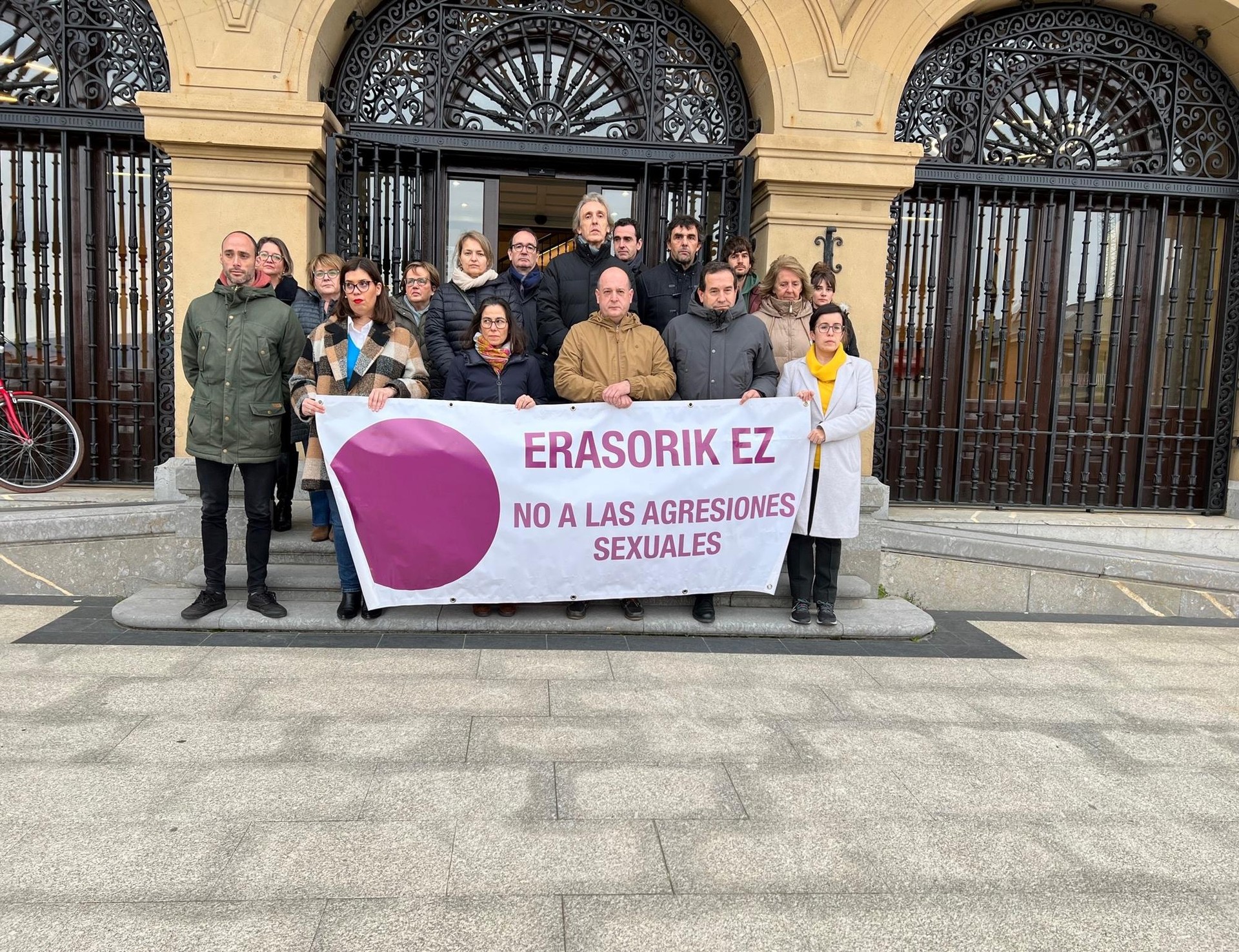 Otsailaren 24ko sexu-erasoa gaitzetsi du Getxoko Udaleko Bozeramaileen Batzordeak