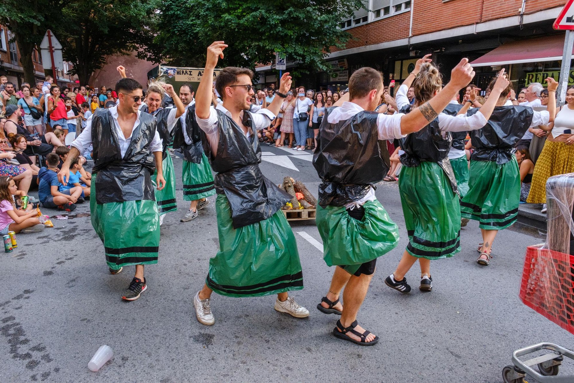 Itzubaltzeta/Romon prest daude jaiei ongietorria emateko!